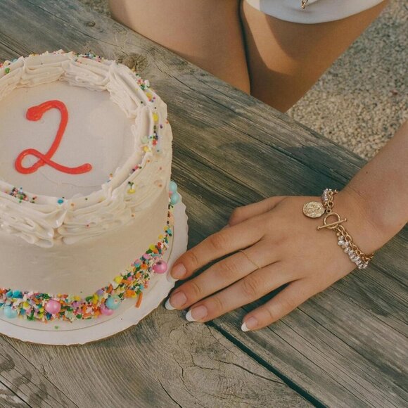 ⭐Women 18k Gold Chain Layerd Coin Charm Toggle Bracelet Cubic Zirconia Jewelry - Picture 2 of 7